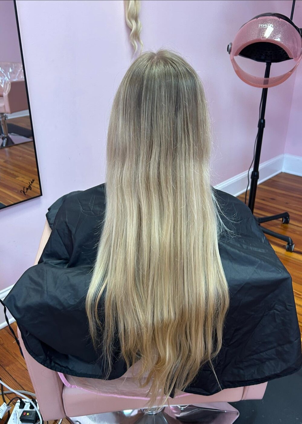 Extra-long bright blonde, healthy ends