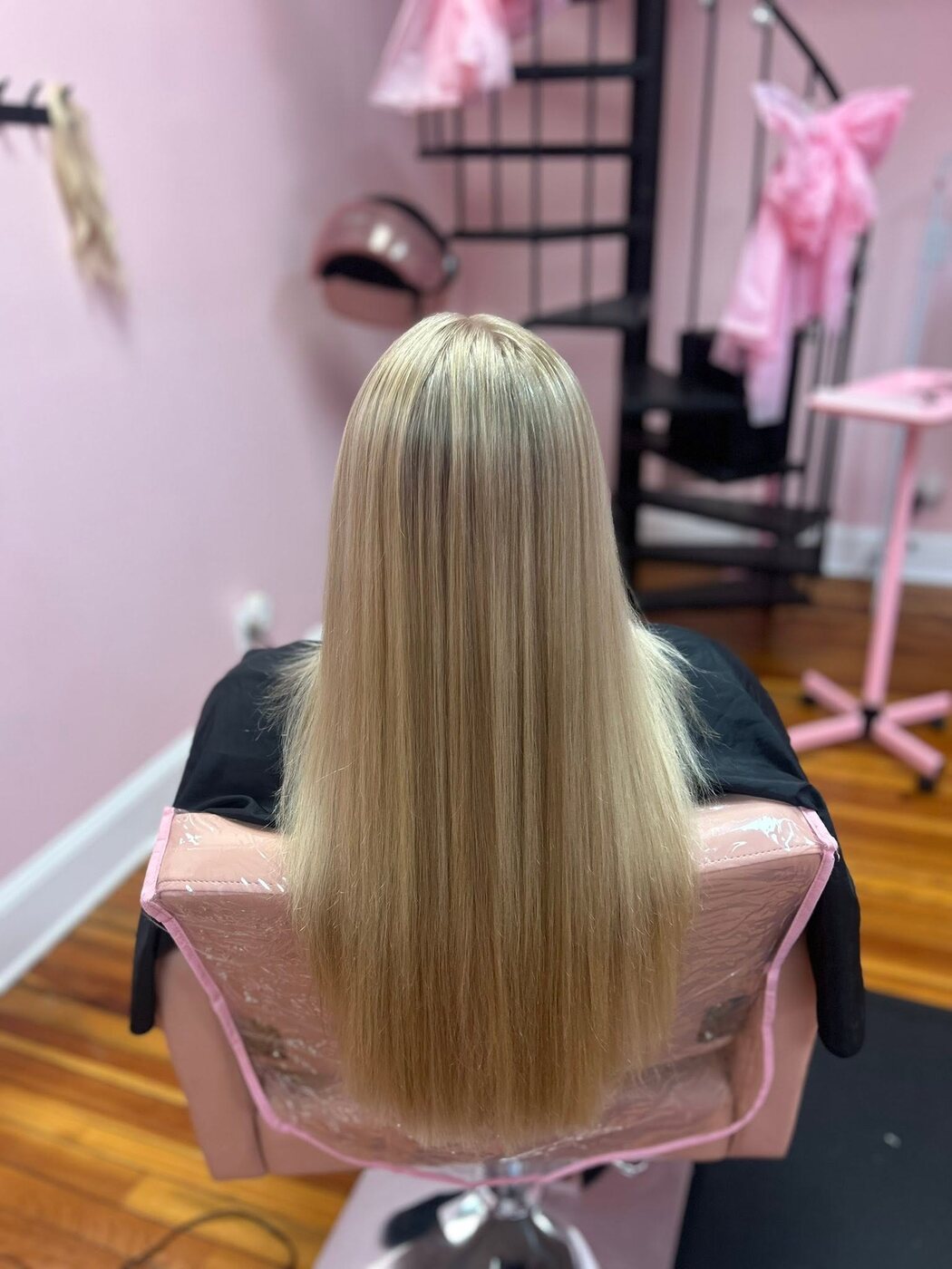 Golden blonde highlights with loose curls